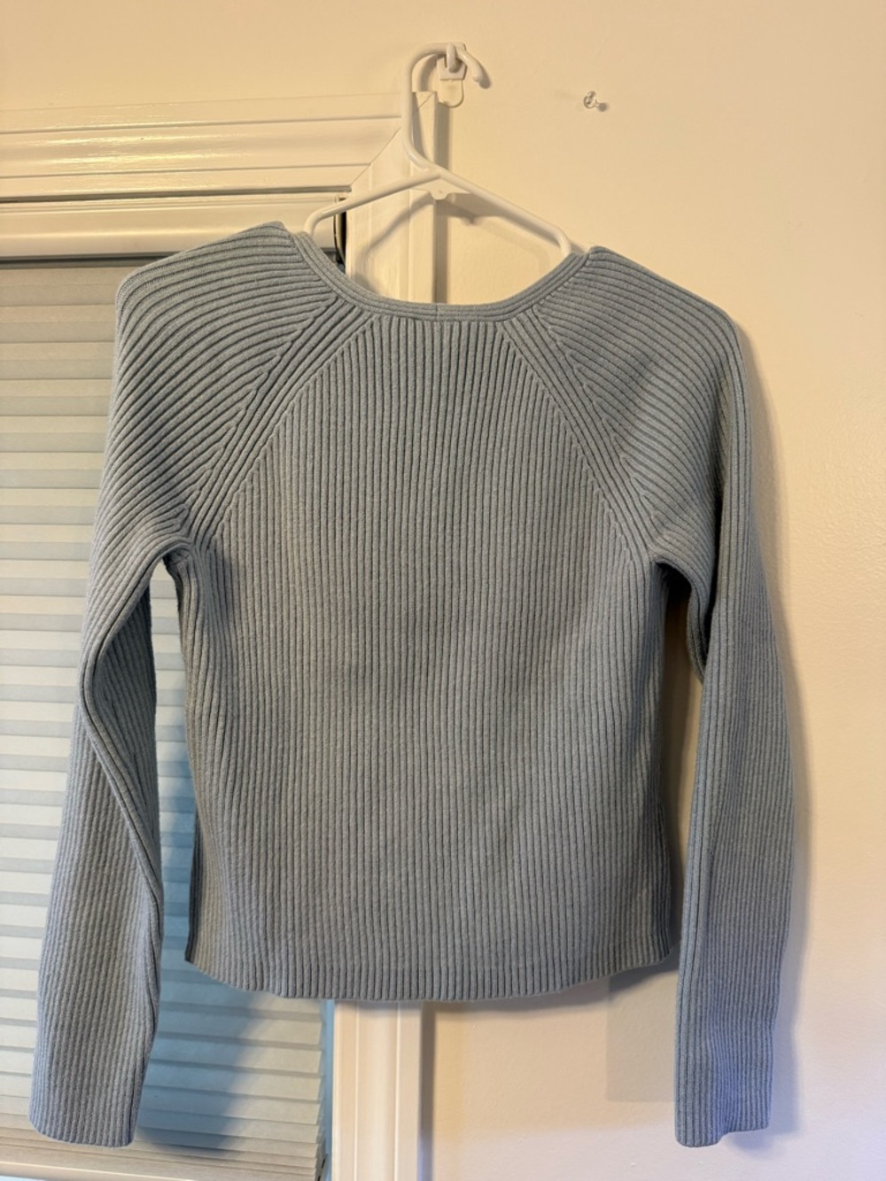 Abercrombie & Fitch Light Blue Ribbed V-Neck Sweater - Picture 3 of 8